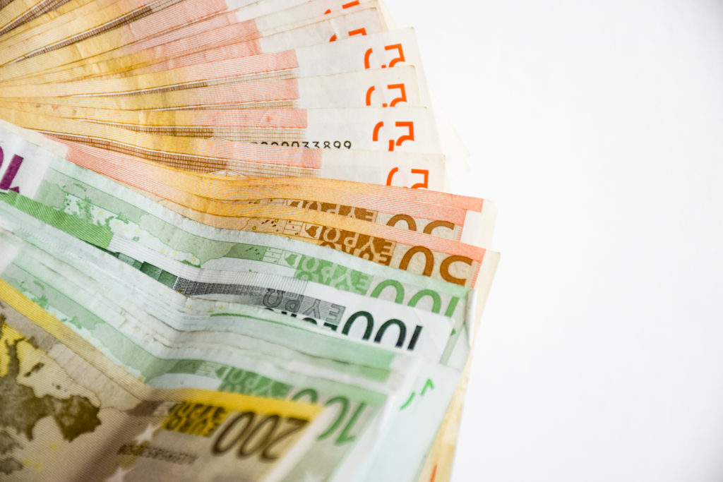 Tricks to save money while traveling in Albania