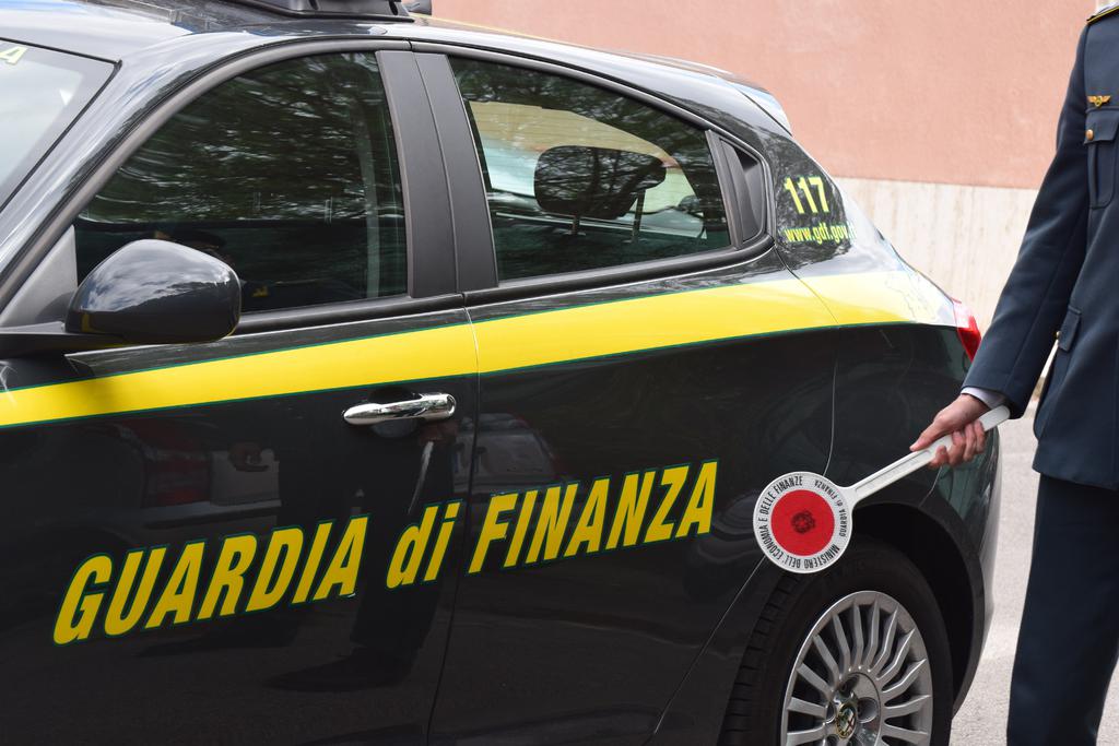 Fondi per migranti usati per viaggi e beni di lusso: contestato danno erariale da 1,3 milioni