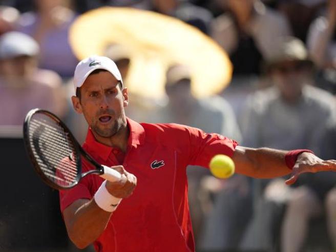 Djokovic eliminato all’Atp di Roma. Roland Garros decisivo: Sinner può diventare numero 1