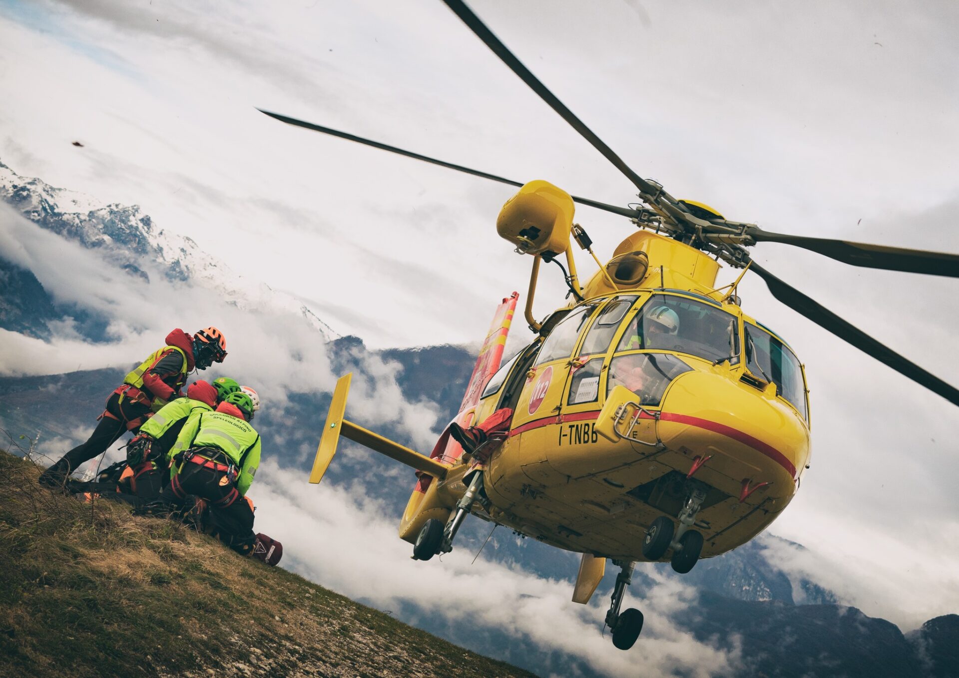 Tragedia sul Gran Paradiso: morti tre alpinisti durante una scalata, due sono italiani