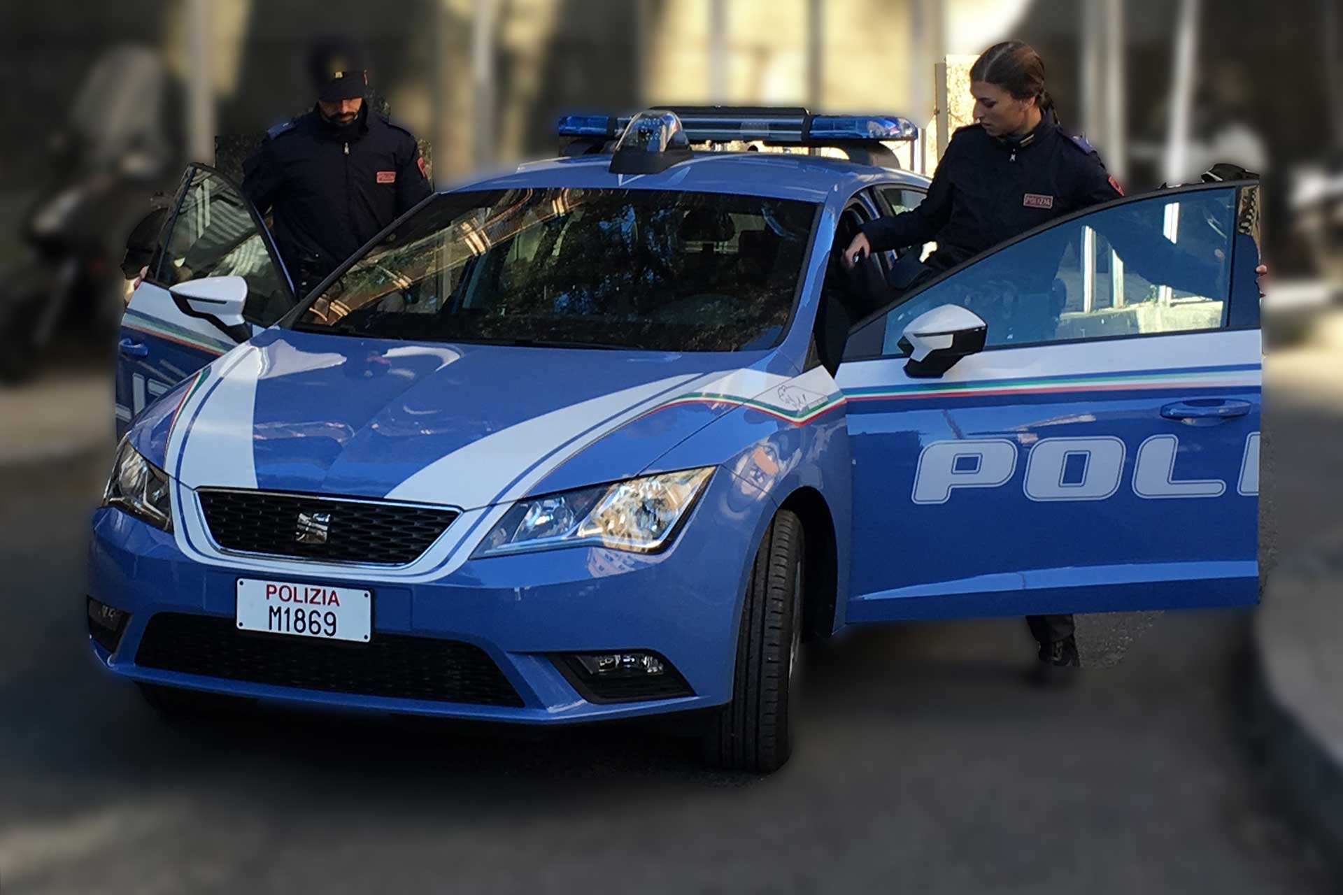 Ostia, auto sospetta in fuga dalla Polizia investe due ragazzine: ferite in ospedale
