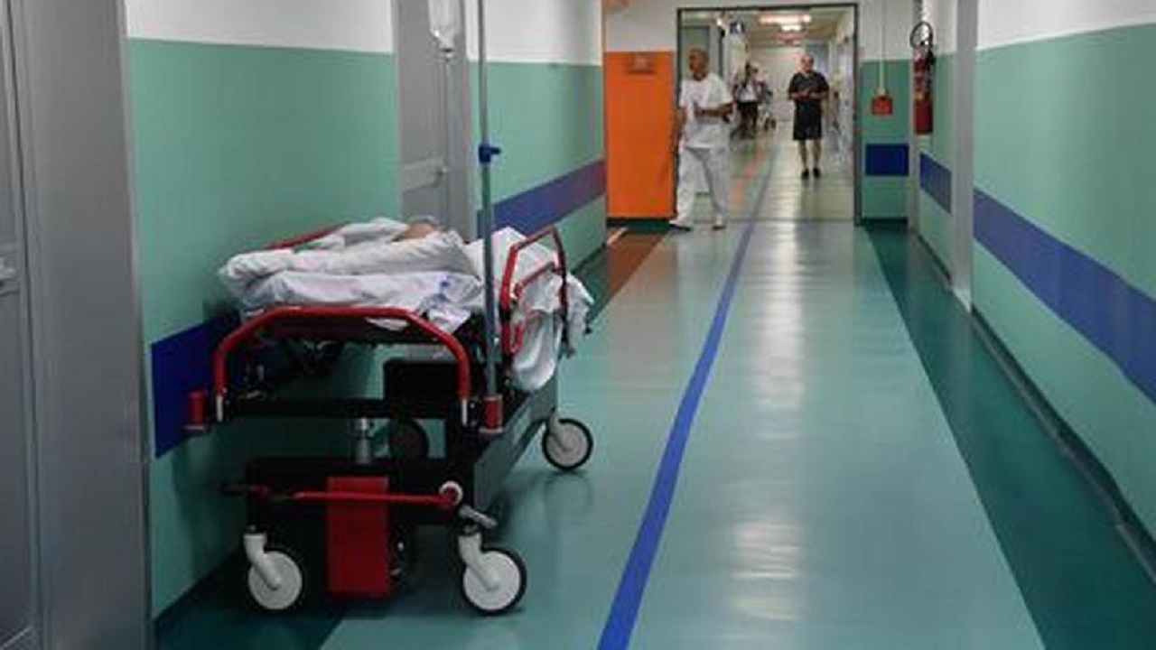 Tetraplegico di 27 anni vive in ospedale da tre anni: ora sarà accolto in una comunità