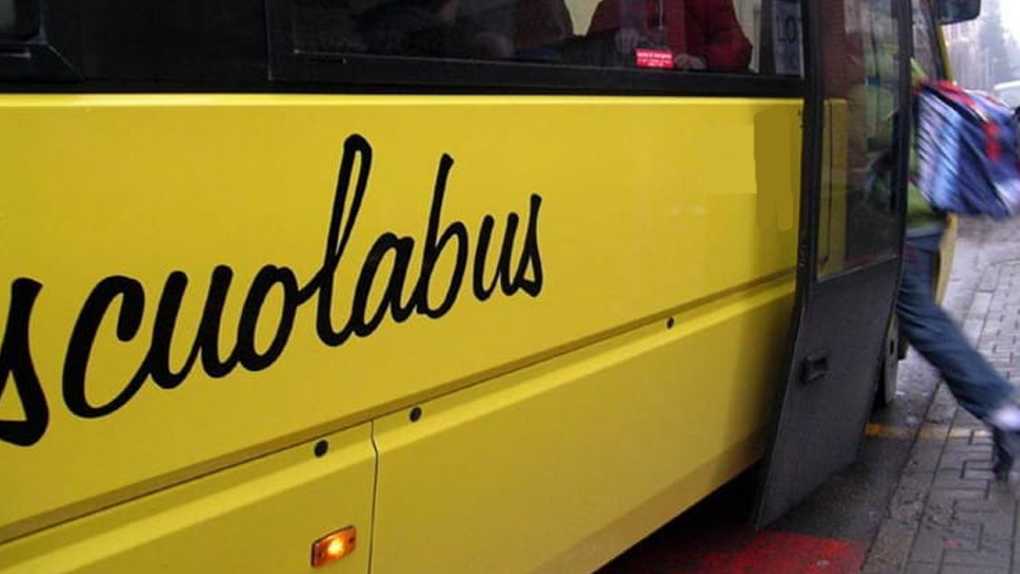 L’Aquila, bimba di tre anni dimenticata per ore sullo scuolabus: scatta la denuncia