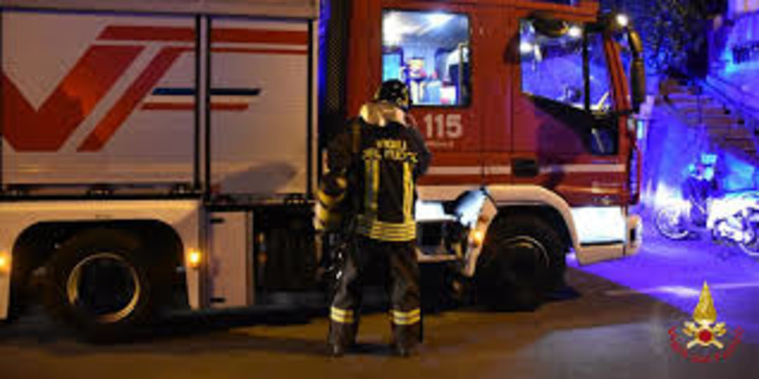 Como, auto cade nel lago dopo aver sfondato il muro di protezione: un morto, grave una donna