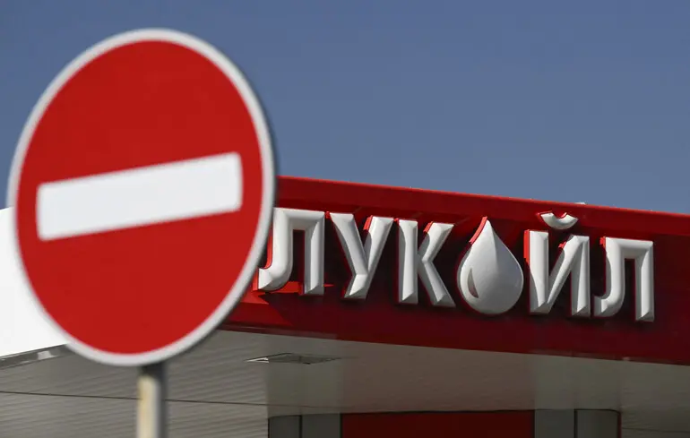 Великобритания разрешила “дочкам” российского “Лукойла” работать до завершения генеральной лицензии