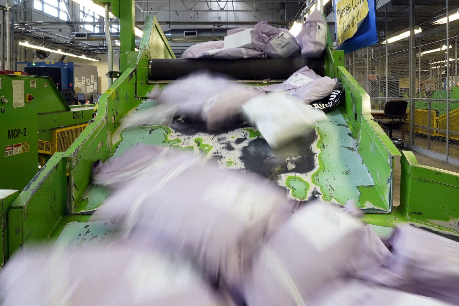 Jouets dangereux, chargeurs qui surchauffent, bijoux toxiques: des dizaines de produits Shein et Temu dérogent aux normes de sécurité du Canada.