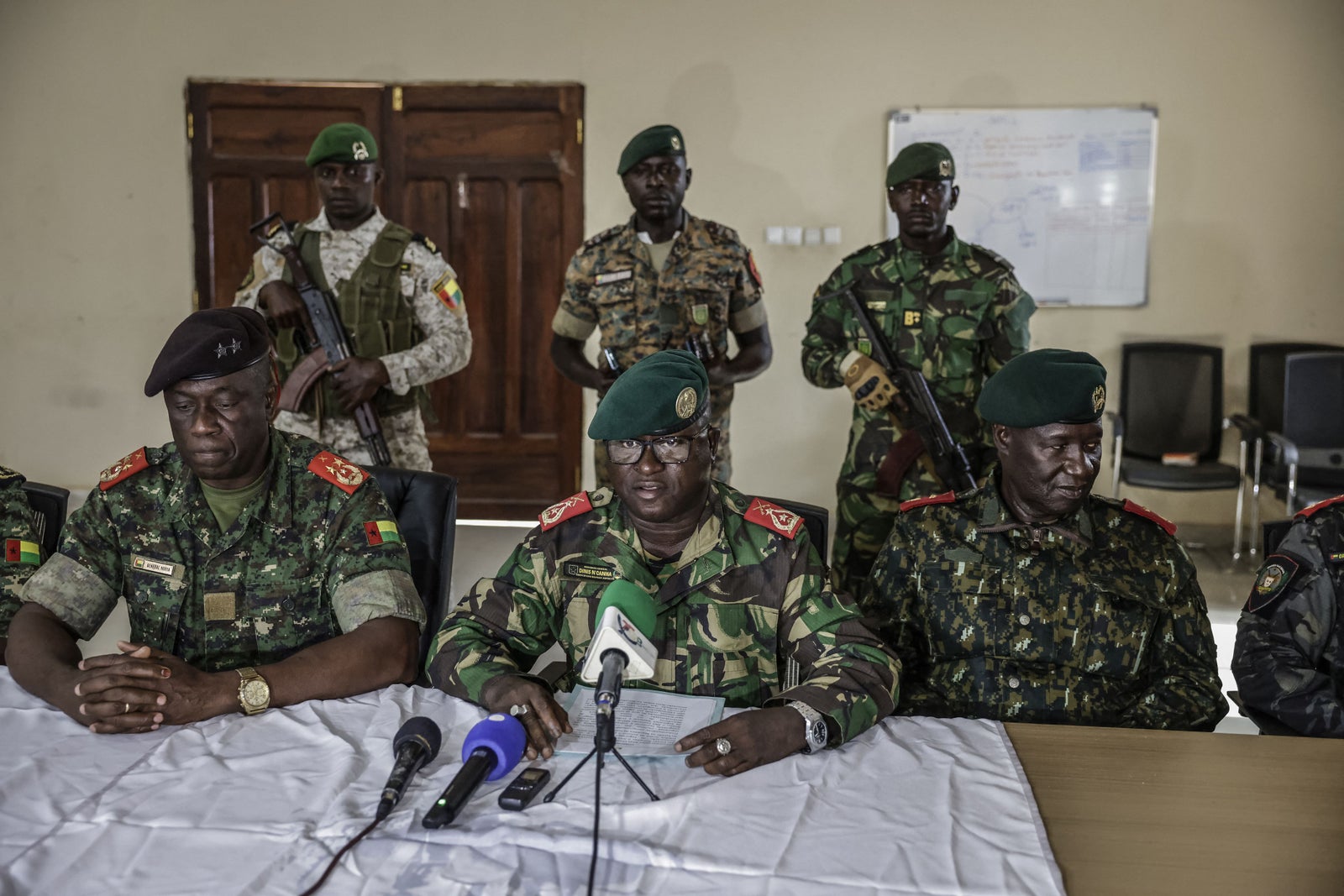 Des militaires ont pris «le contrôle total» de la Guinée-Bissau, ajoutant un cinquième coup d’État à l’histoire de ce pays d’Afrique de l’Ouest.