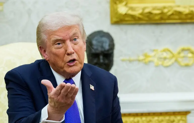 “Ты тупая? Ты тупой человек”: Трамп обозвал журналистку после вопроса о мигрантах из Афганистана