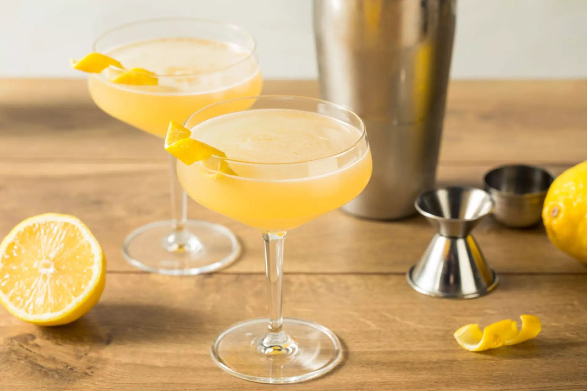 Corpse Reviver: origini, varianti e ricetta del leggendario cocktail