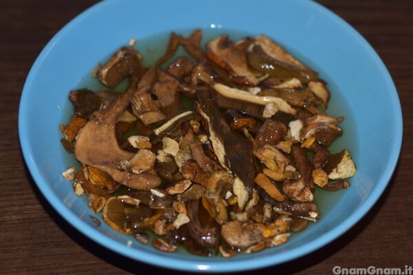Zuppa di ceci funghi e castagne