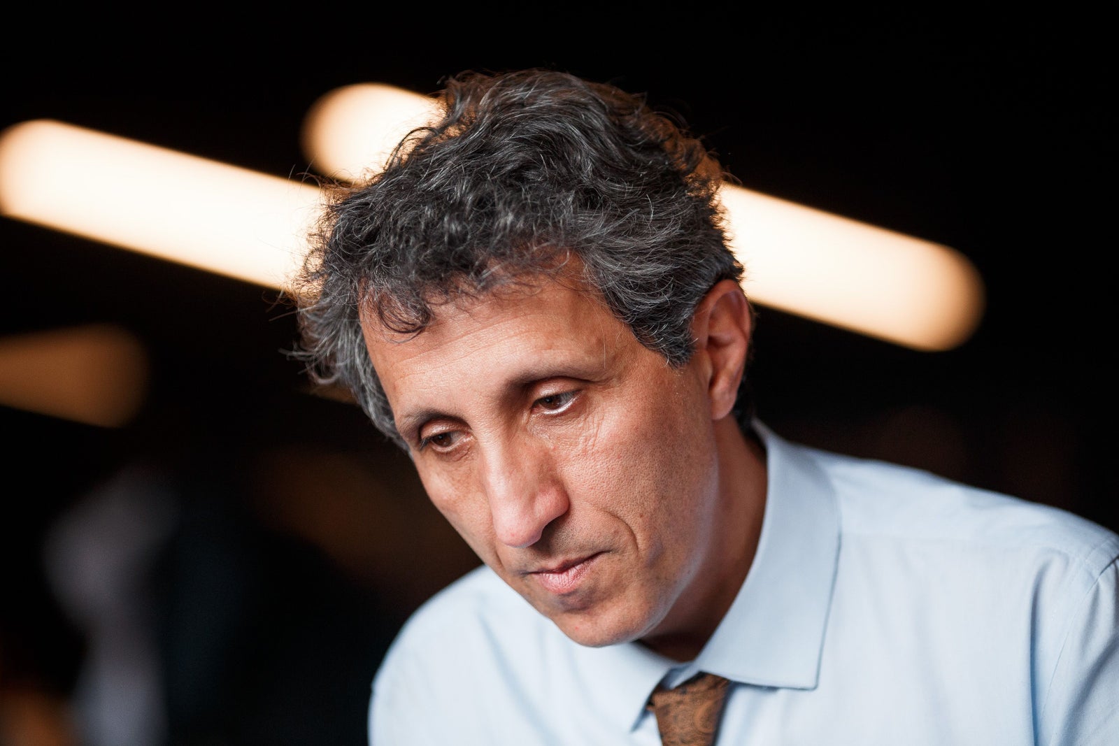 Amir Khadir est radié pour six mois par le Collège des médecins, en lien avec des traitements controversés de la maladie de Lyme.