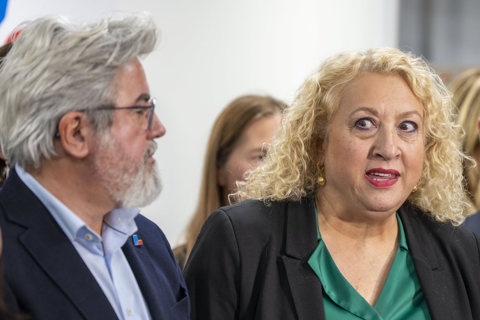 Crise au PLQ: la députée Sona Lakhoyan Olivier est exclue de son caucus, le temps qu’une enquête sur des allégations de «manquements» déontologiques.