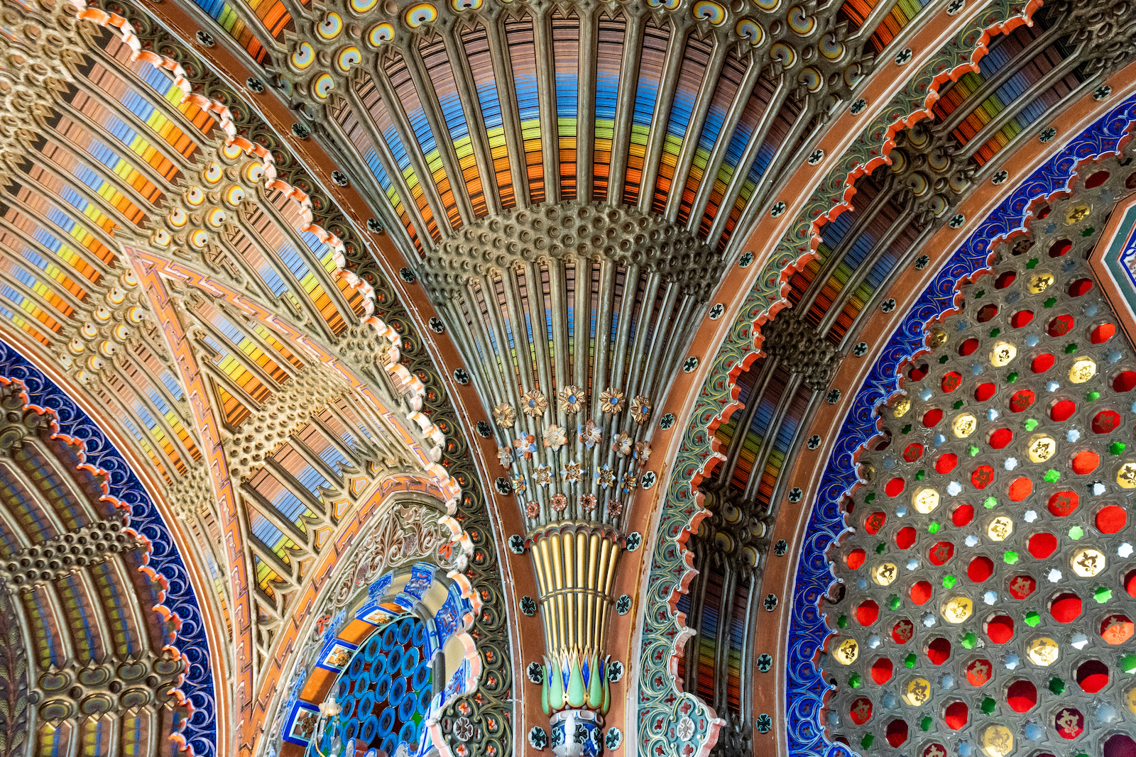 Un dettaglio delle volte policrome della Sala del Pavone del Castello di Sammezzano, situato nella frazione di Leccio a Reggello (Firenze).
