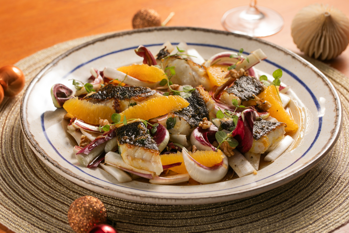 Rombo in padella con insalata di arance, radicchio e noci