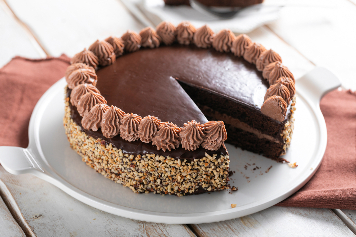 Torta nocciole e cioccolato farcita