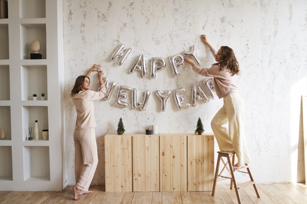 Come arredare casa per Capodanno: luci, tavola e atmosfera chic