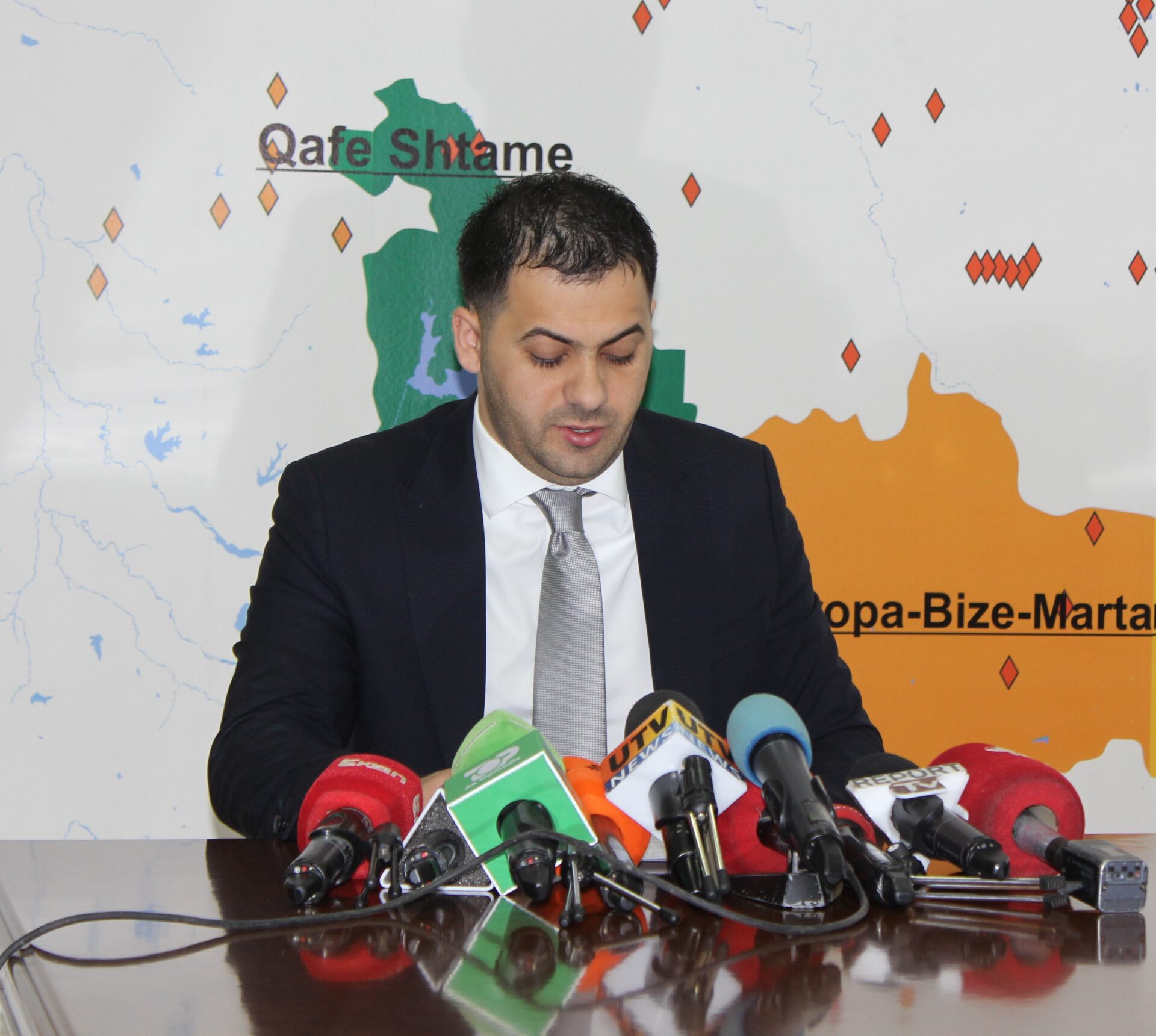 Paralajmërimet e Ahmetajt dhe si u zhduk koleksioni i Agasit nga kantina e verës