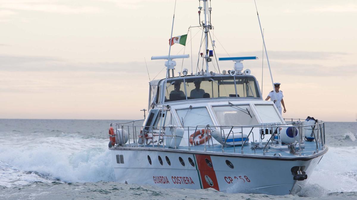 Pesca a strascico non autorizzata, confiscata una tonnellata di pesce