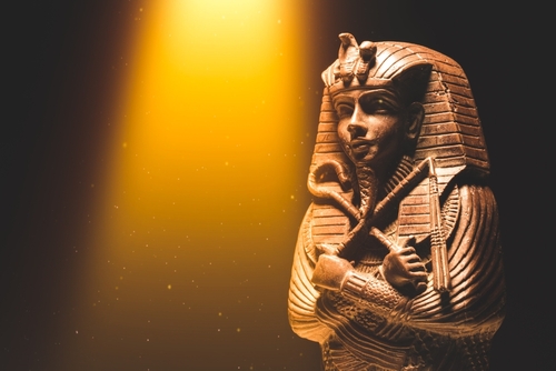 Ritrovate mummie con lingua e unghie d’oro
