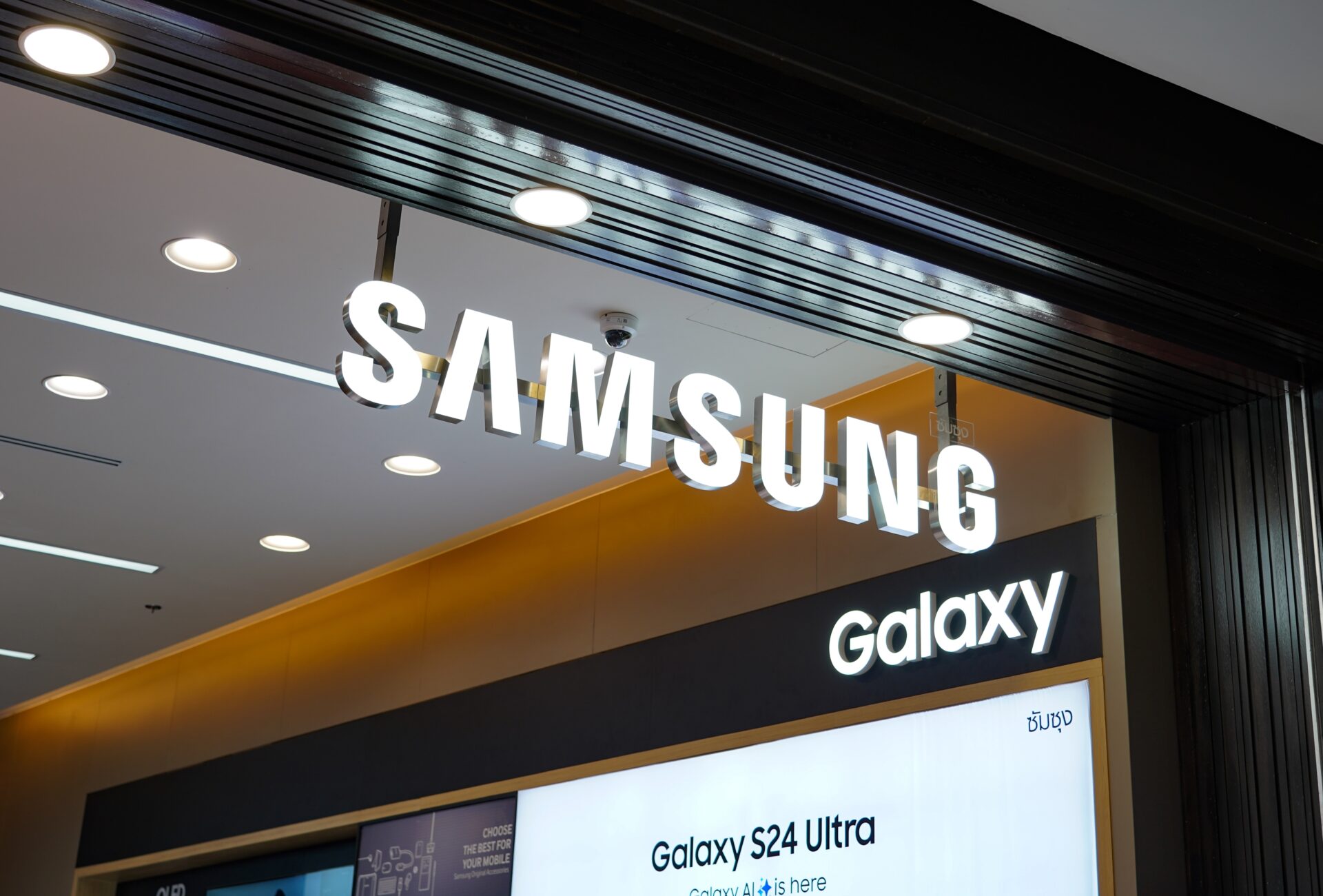 Galaxy S26 Ultra come Fold 7: sul tavolo è un telegrafo