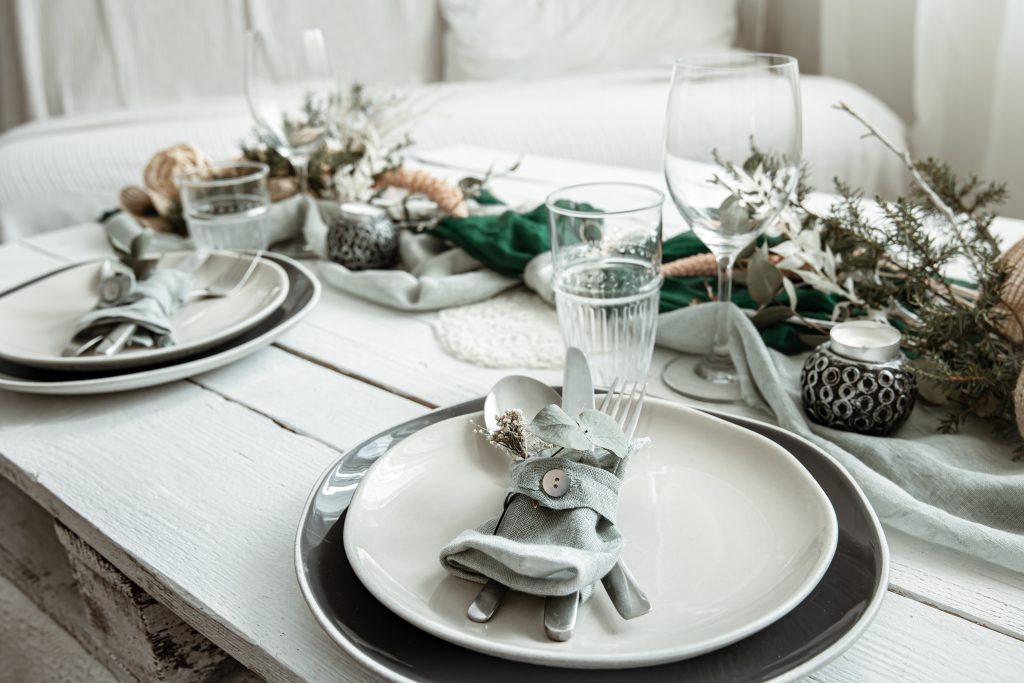 Tavola delle feste elegante ma semplice: ispirazioni nordiche