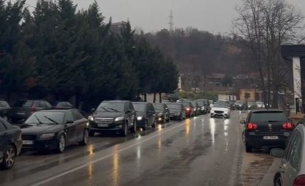 Trafik kilometrik në aksin Prrenjas-Elbasan, paralizohet qarkullimi i automjeteve