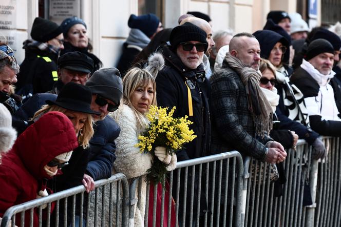Devant l’église Notre-Dame-de-l’Assomption, avant les funérailles de Brigitte Bardot, à Saint-Tropez (Var), le 7 janvier 2026.