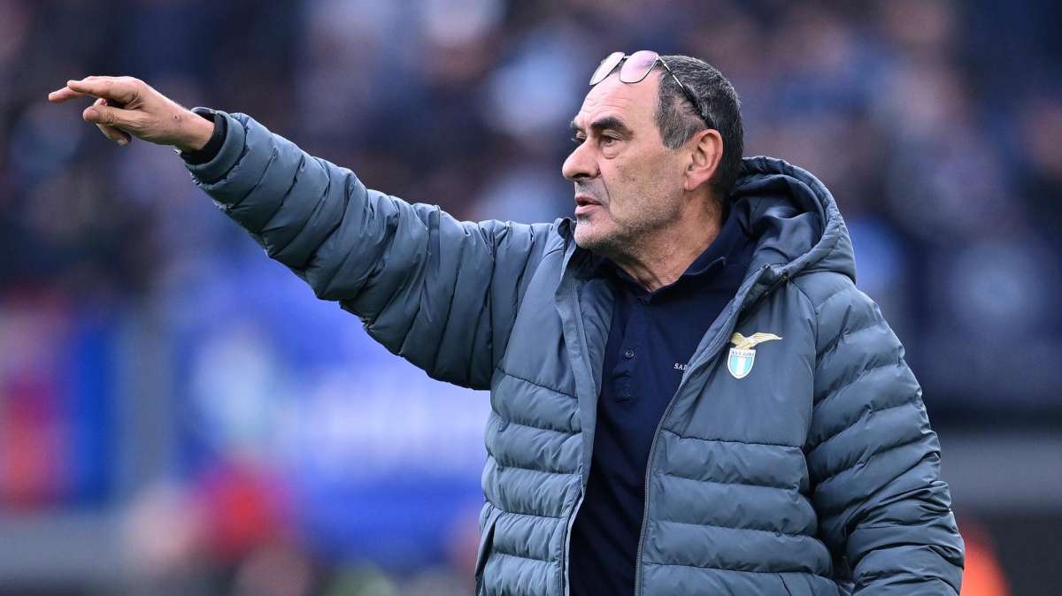 Sarri deluso dalla Lazio: adesso non si dimetterà, ma valuta già l’addio a fine stagione