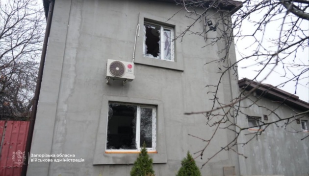 У Запоріжжі російський дрон вдарив по будинках, є пошкодження