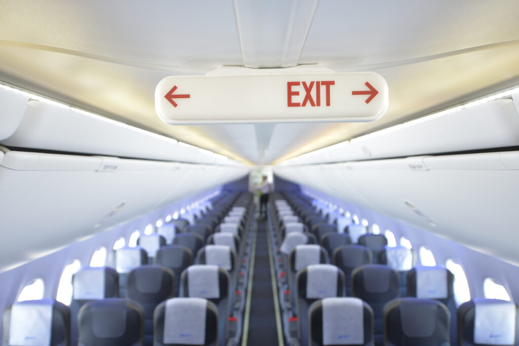 Ninsoarea abundentă din Franța perturbă și zborurile din România: decolări anulate sau întârziate / Un mare aeroport european a anulat sute de curse
