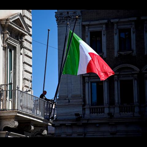 Mattarella, ‘il Tricolore incarna unità, libertà, democrazia e coesione’