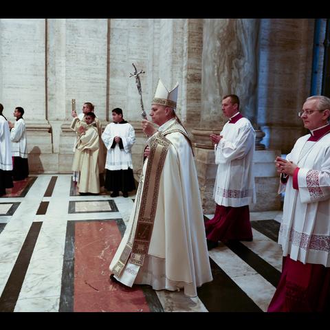 Il Papa, no ai deliri di onnipotenza, resistere alle lusinghe dei potenti