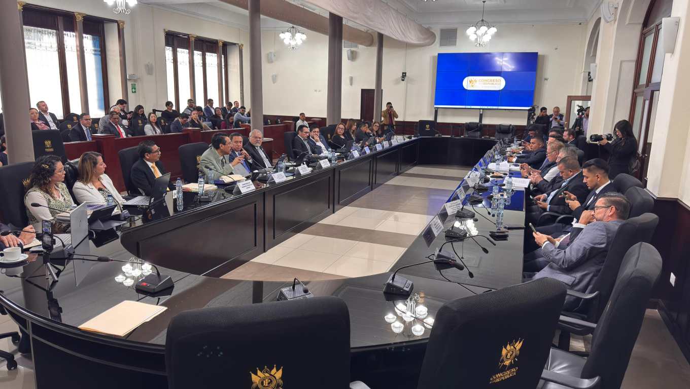 El Ejecutivo arranca con una posición favorable en la caja fiscal y cuenta con Q24 mil millones al 31 de diciembre del 2025. En enero se espera la propuesta de readecuación y ampliación al presupuesto del 2026, luego de que la Corte de Constitucionalidad suspendió el vigente. (Foto Prensa Libre: Hemeroteca PL)