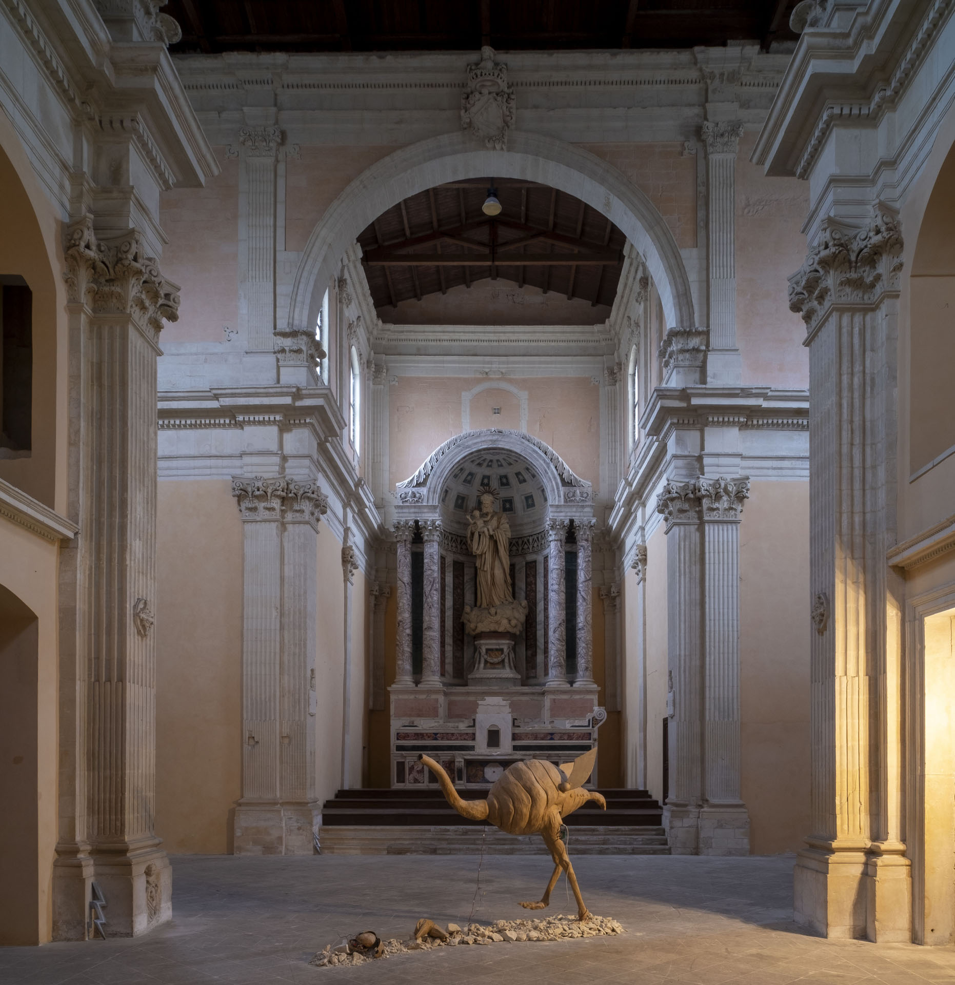 Driant Zeneli, la favola che cade nel reale: la mostra in una ex chiesa di Lecce
