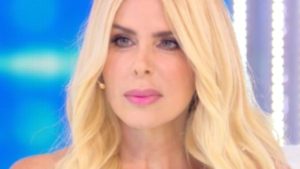 Loredana Lecciso non si presenta a Domenica In, colta da un malore e salvata dalla polizia