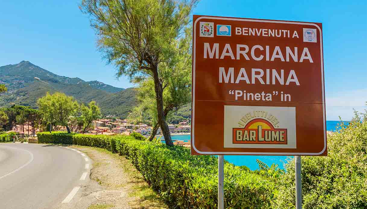 Cartello di Marciana Marina con il logo di BarLume