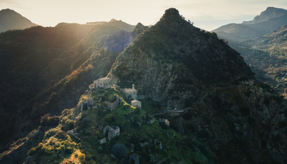 Borgo fantasma di Samo: Precacore