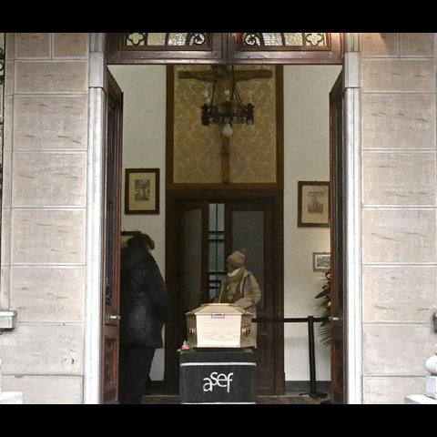 Crans-Montana, domani a Genova i funerali di Galeppini