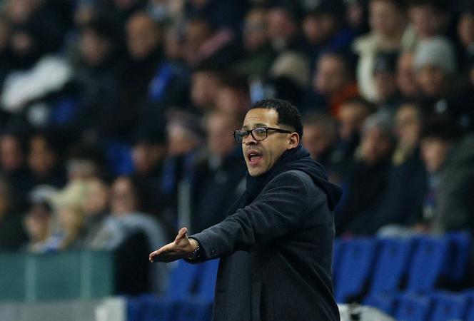 « C’est le business du foot » : Liam Rosenior, l’entraîneur de Strasbourg, justifie son départ pour Chelsea qui relance les critiques sur la multipropriété des clubs