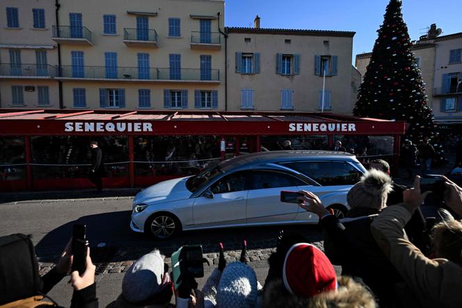 Le corbillard transportant le cercueil de Brigitte Bardot, à Saint-Tropez, le 7 janvier 2026.
