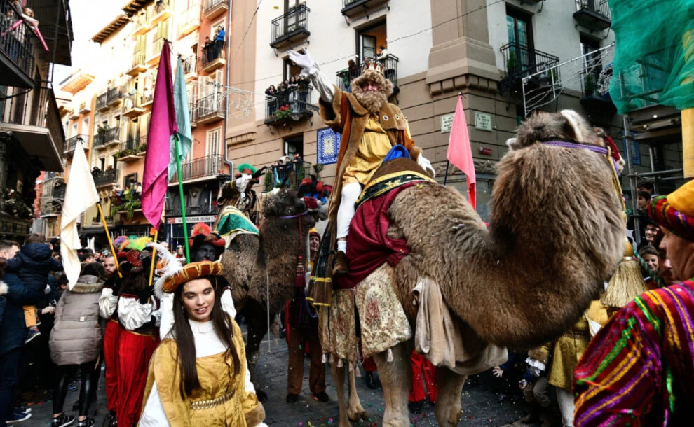 Che il 6 gennaio sia la fine delle feste è un’idea che la tradizione moderna ha reso familiare, ma non è l’unica né la più profonda. Alle radici del Natale c’è un tempo che va ben oltre l’Epifania