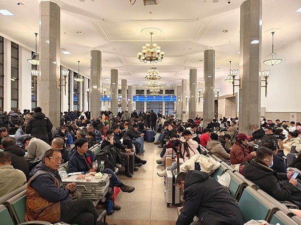 Peste 200 de milioane de persoane au călătorit în prima zi a noului an în China