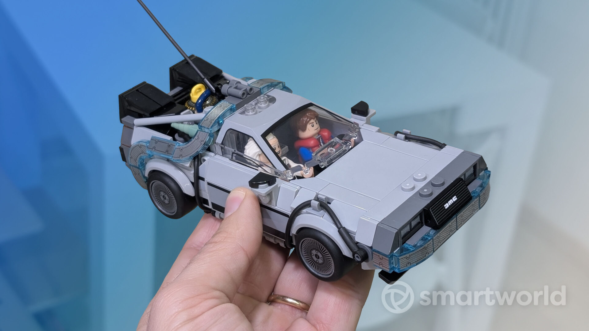 LEGO è tornata nel futuro: la DeLorean più piccola è anche la più riuscita