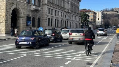 Viale Roma, pedoni più sicuri con le bande sonore