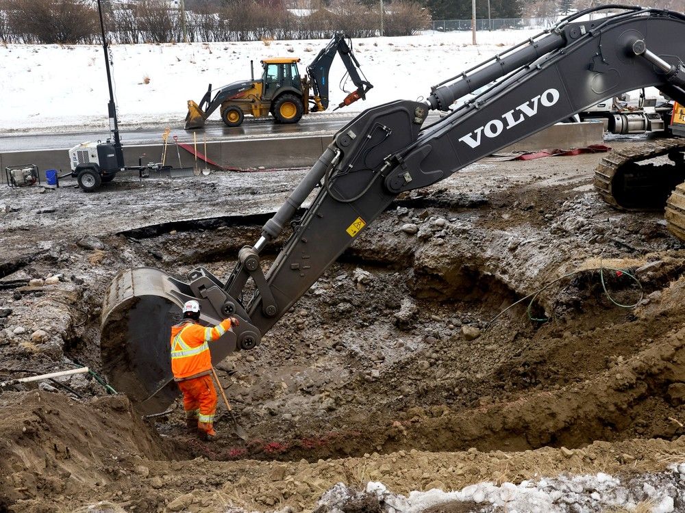 Calgary’s water storage levels in ‘red zone’ as repairs on ruptured feeder main slated to last two weeks