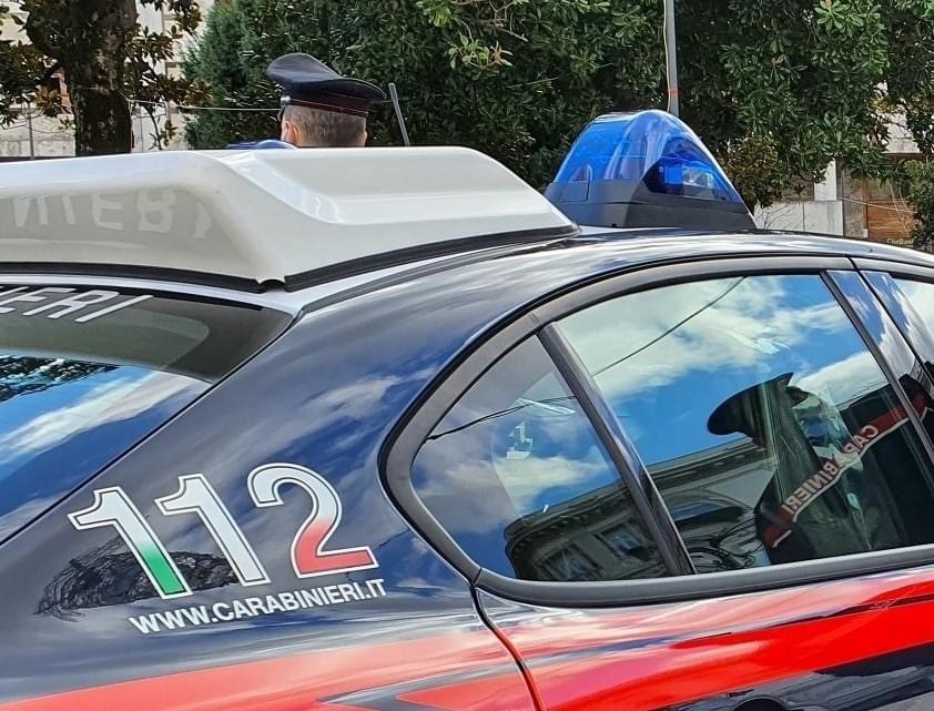 Modena, rapinano banca travisati con maschere in lattice “full face”: tre persone arrestate