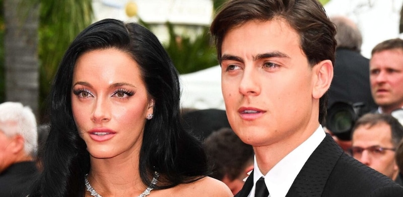 Dybala, la moglie Oriana torna in Argentina e riprende a parlare del futuro: “Roma è bella, ma spero che a giugno…”