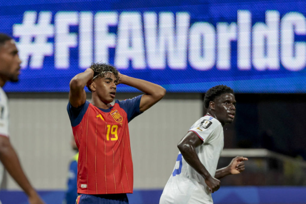 España decepciona en su debut en el Mundial (0-0)