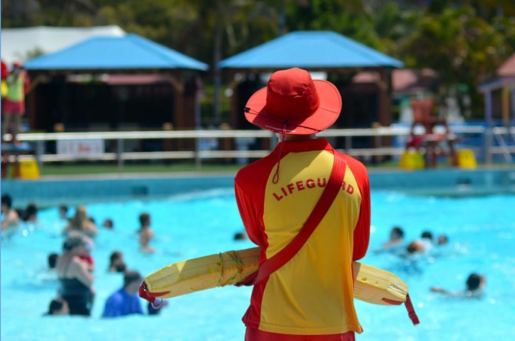 Una bebé de un año en estado crítico tras ser sacada de una piscina en Canarias