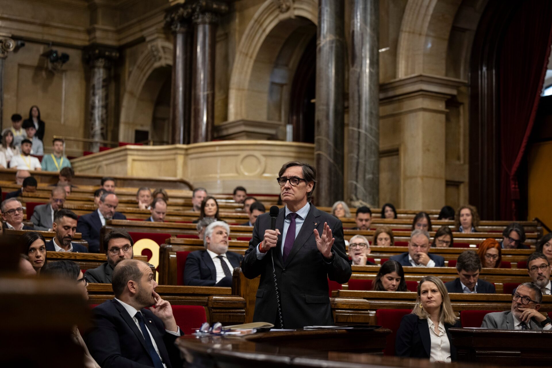 Illa defiende en el Parlament la respuesta del partido ante las causas del PSOE: “Ojalá todos hicieran como nosotros”